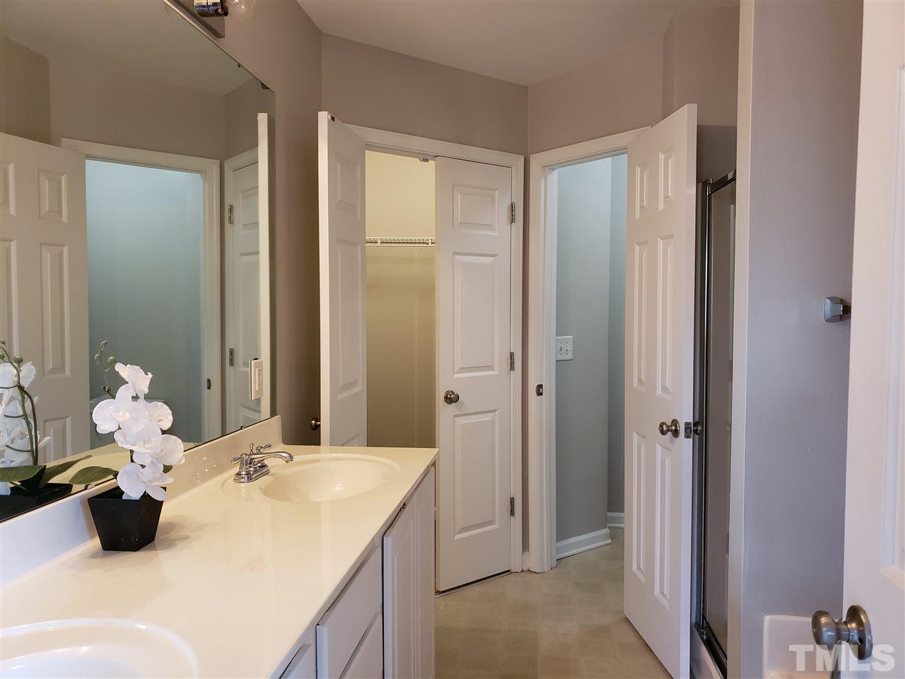 6827 Spanglers Spring Way Raleigh, NC 27610 - Photo 5 of 8