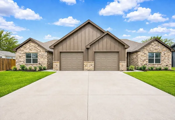 $2,150 | 228 St Charles Drive, Springtown, TX 76082