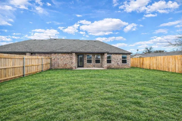 $2,150 | 228 St Charles Drive, Springtown, TX 76082