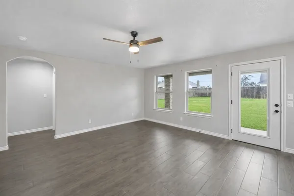 $2,150 | 228 St Charles Drive, Springtown, TX 76082