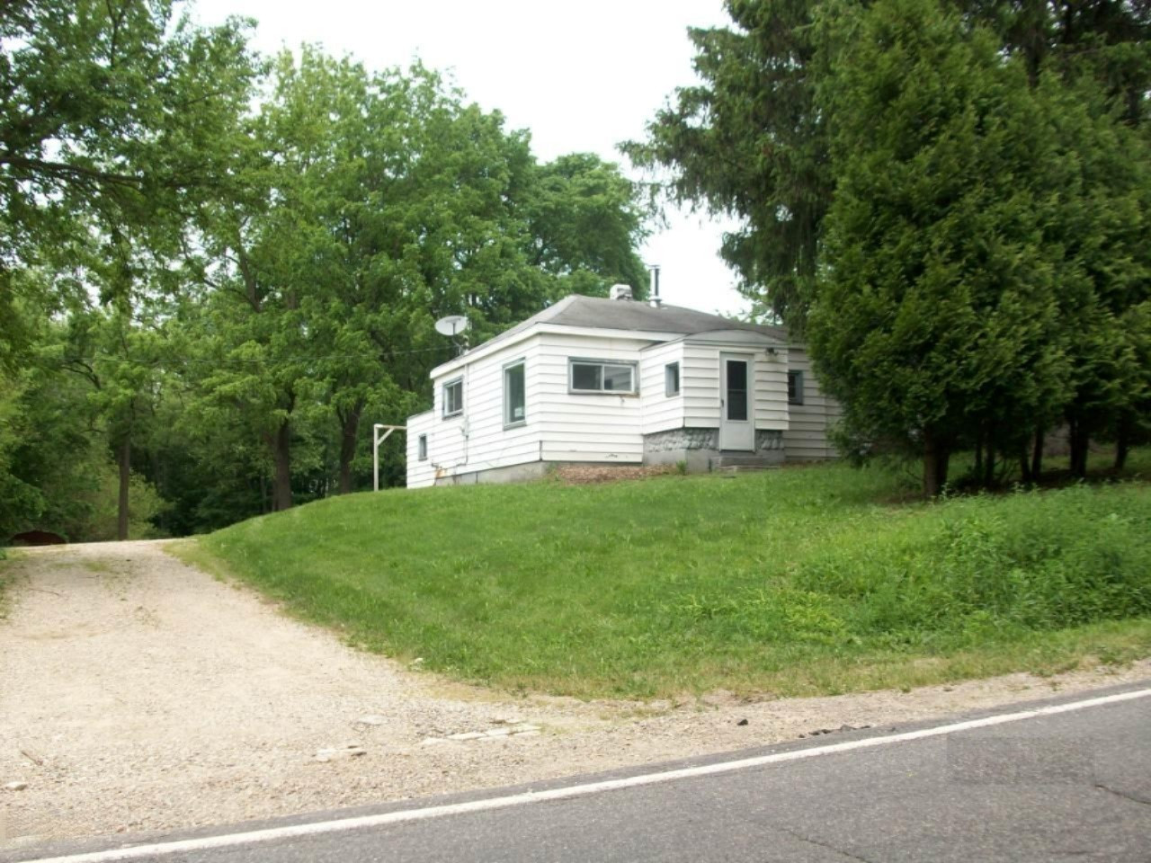 301 West Glendora Road Buchanan, MI 49107 - Photo 1 of 12 100_9682