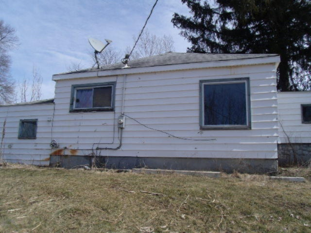 301 West Glendora Road Buchanan, MI 49107 - Photo 2 of 12 3