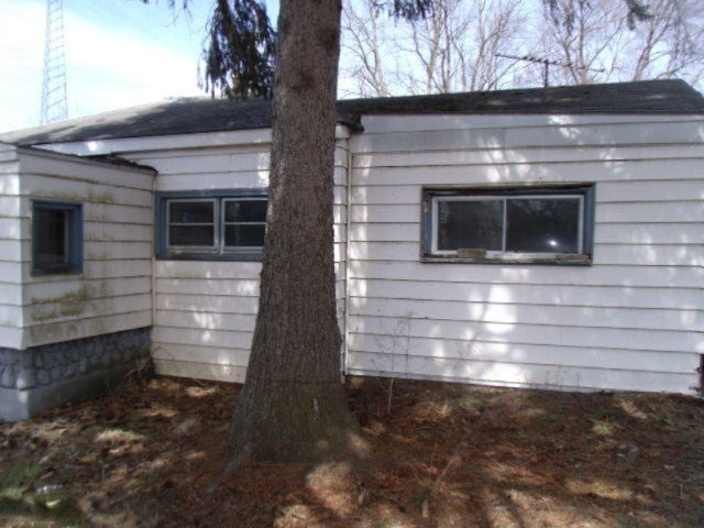 301 West Glendora Road Buchanan, MI 49107 - Photo 3 of 12 4