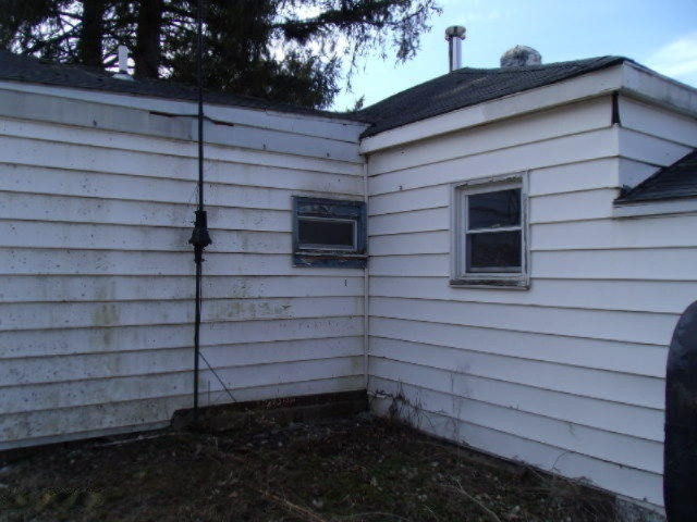 301 West Glendora Road Buchanan, MI 49107 - Photo 4 of 12 7