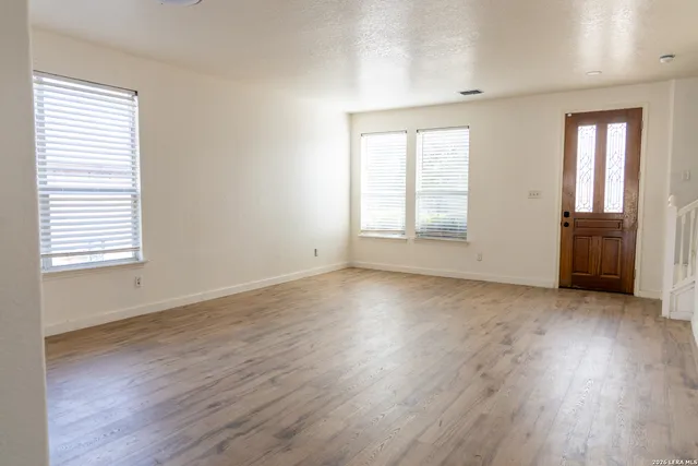 $2,400 | 13507 Sundance Scape, San Antonio, TX 78245