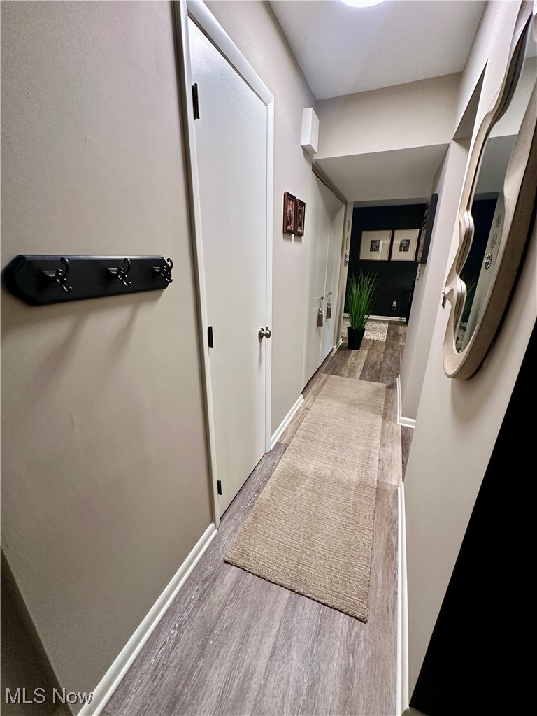 565 Hampton Ridge Drive Akron, OH 44313 - Photo 12 of 24 FIRST FLOOR HALLWAY.
