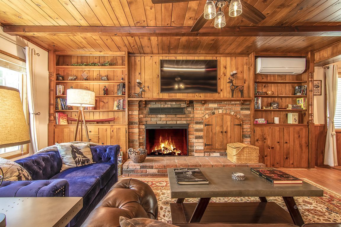 54440 Valley-View Idyllwild, CA 92549 - Photo 11 of 53 a living room with furniture fireplace and flat screen tv