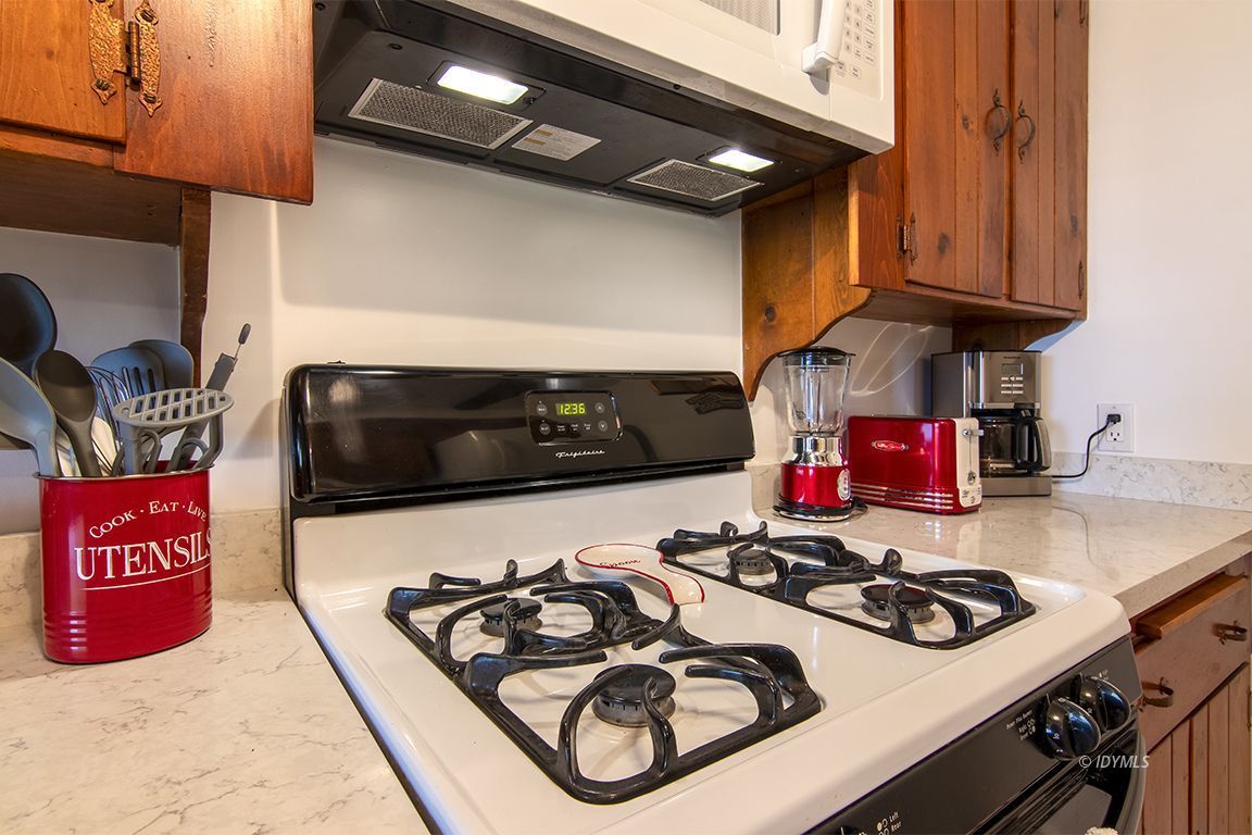 54440 Valley-View Idyllwild, CA 92549 - Photo 20 of 53 a kitchen with a stove a microwave and cabinets