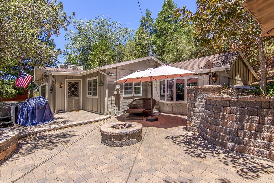 54440 Valley-View Idyllwild, CA 92549 - Photo 2 of 53 a front view of a house with patio