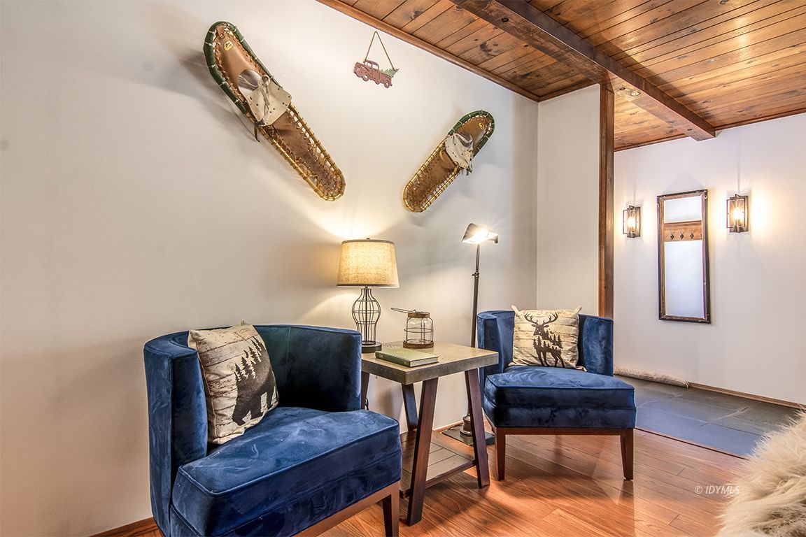 54440 Valley-View Idyllwild, CA 92549 - Photo 23 of 53 a living room with furniture and a wooden floor