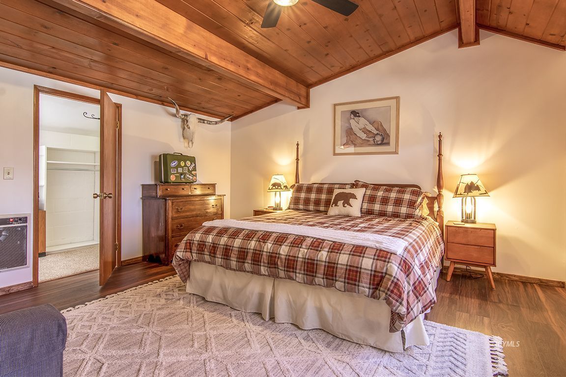 54440 Valley-View Idyllwild, CA 92549 - Photo 29 of 53 a bedroom with a bed and wooden floor