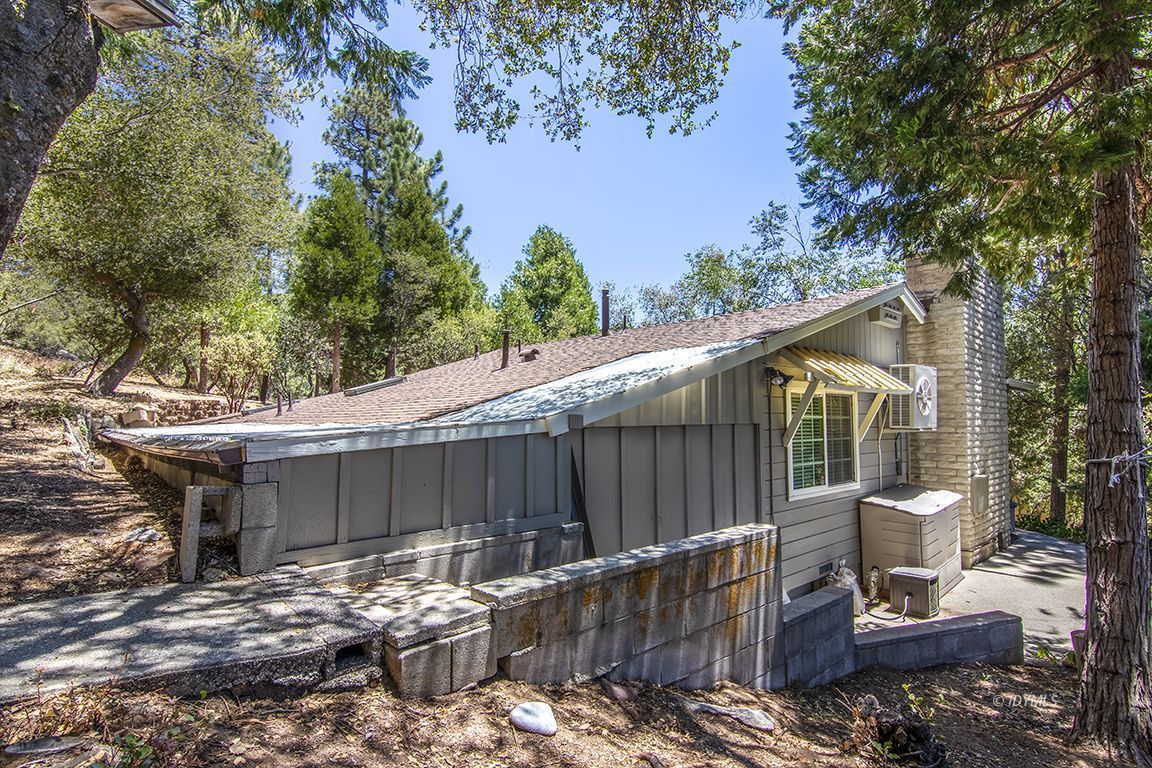 54440 Valley-View Idyllwild, CA 92549 - Photo 49 of 53 a view of a patio with a table chairs and a fire pit