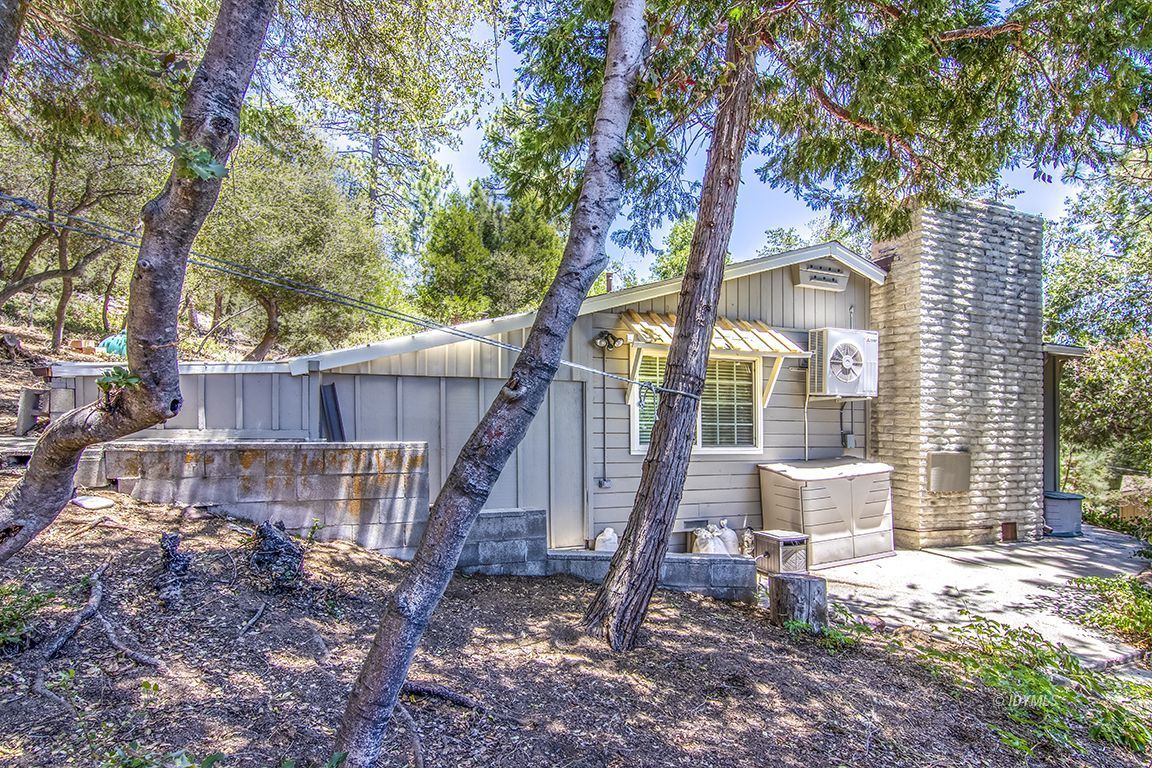 54440 Valley-View Idyllwild, CA 92549 - Photo 50 of 53 a view of a wooden deck with a tree