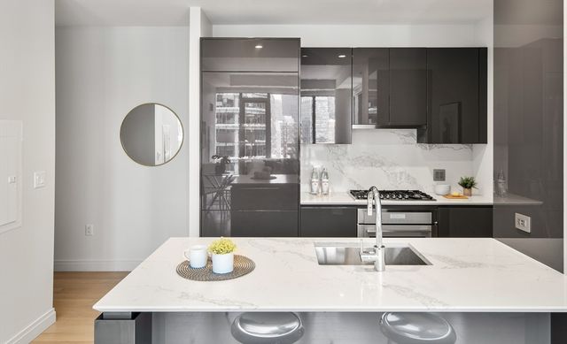 $1,600,000 | 135 Seaport Boulevard, Unit 1903, Boston, MA 02210