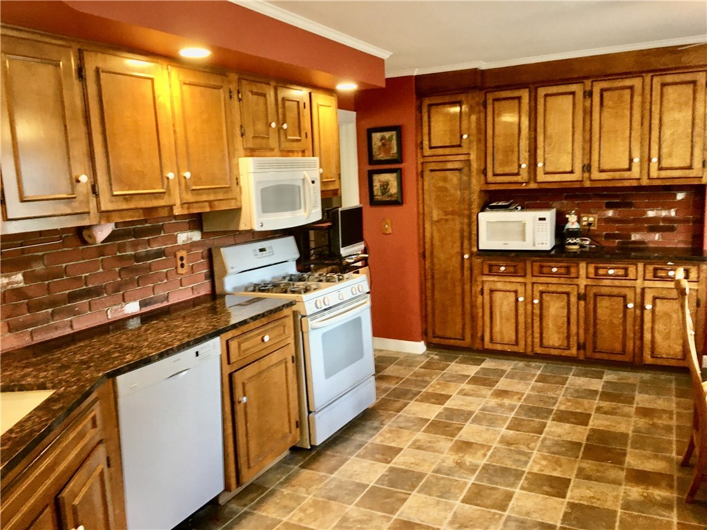 435 Turner Road Middletown, RI 02842 - Photo 11 of 22