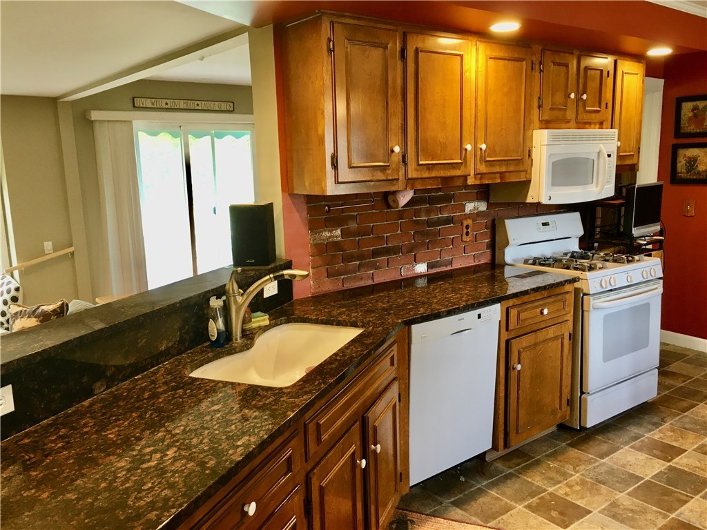435 Turner Road Middletown, RI 02842 - Photo 12 of 22