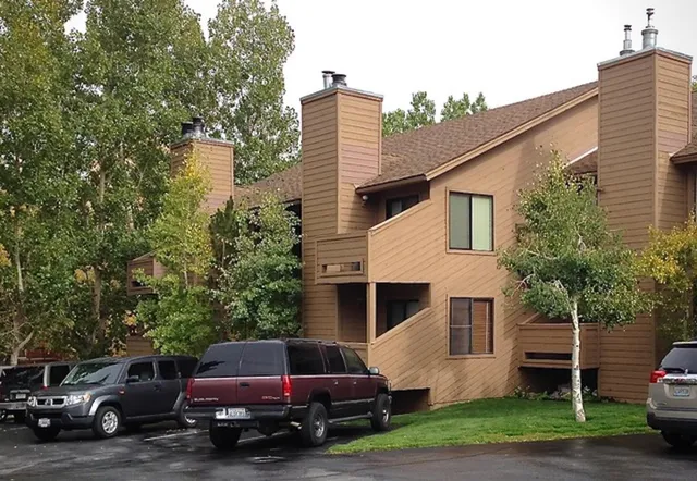 $589,000 | 48 Aspen Terrace, Unit 4, Crowley Lake, CA 93546