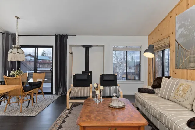 $589,000 | 48 Aspen Terrace, Unit 4, Crowley Lake, CA 93546