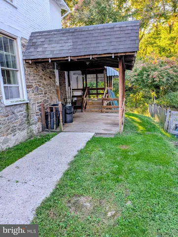 a view of an house with backyard and porch