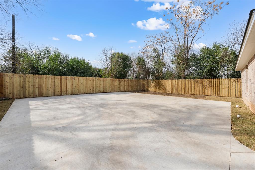 1126 North 11th Street Waco, TX 76707 - Photo 22 of 22 a view of a backyard