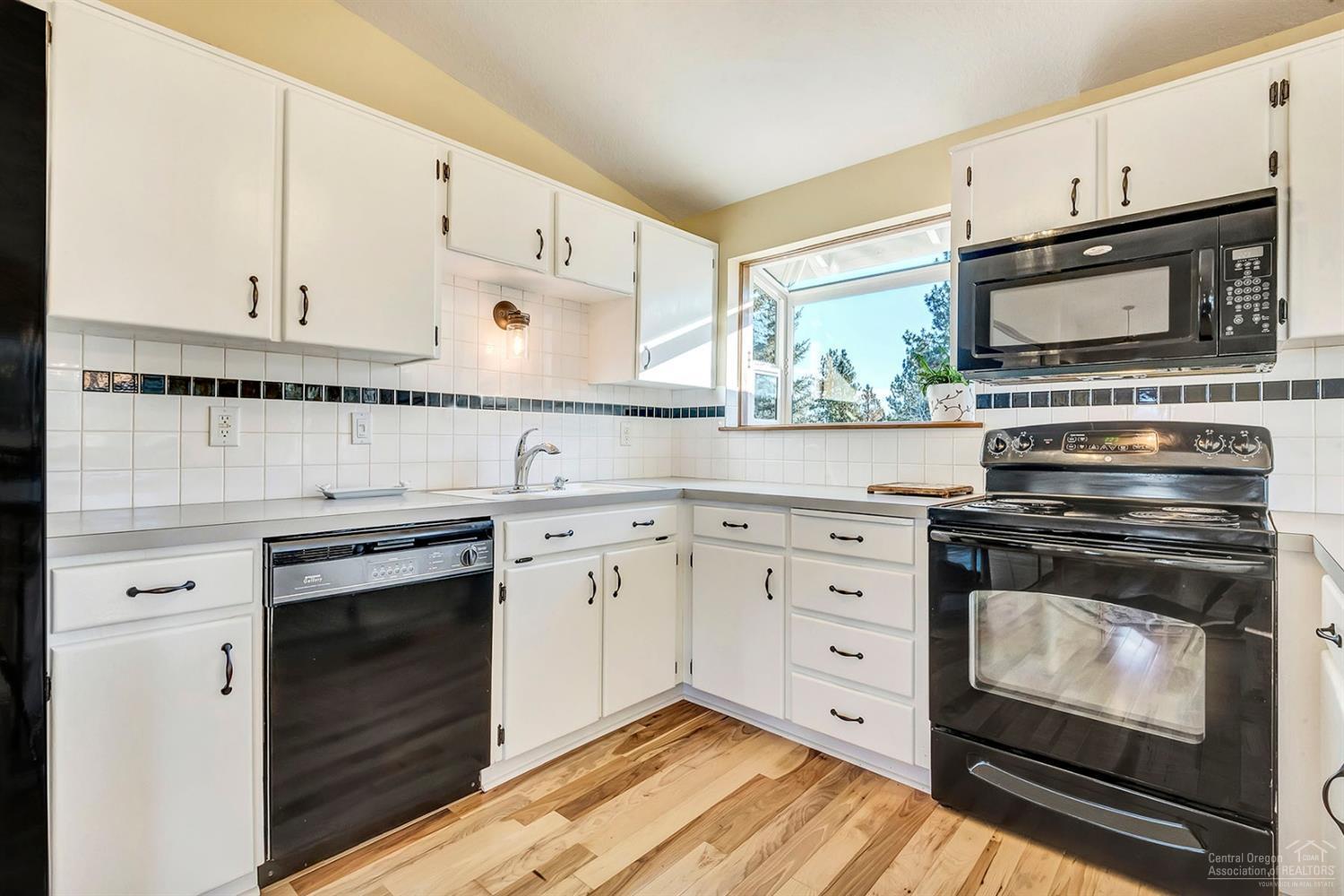 22027 Rickard Road Bend, OR 97702 - Photo 9 of 24 Additional Photo