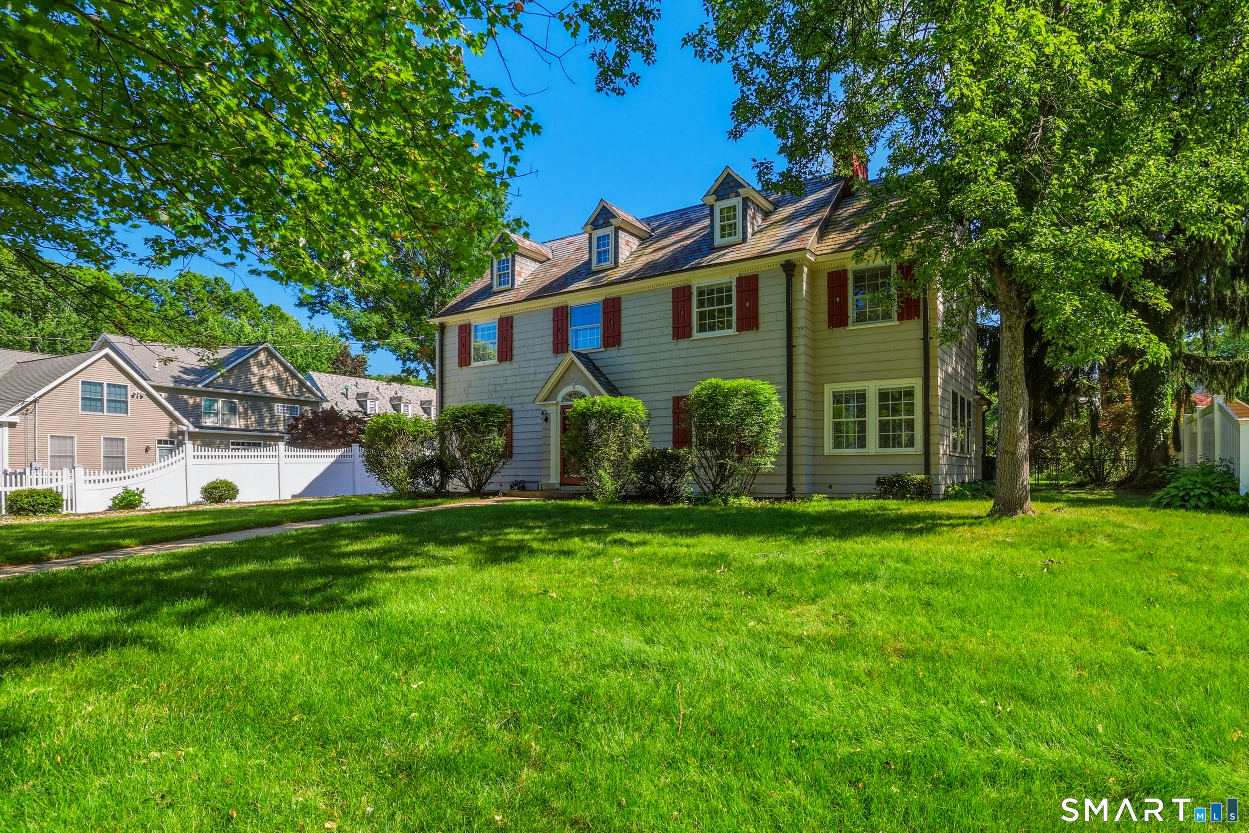 9 Bainbridge Road West Hartford, CT 06119 - Photo 3 of 40