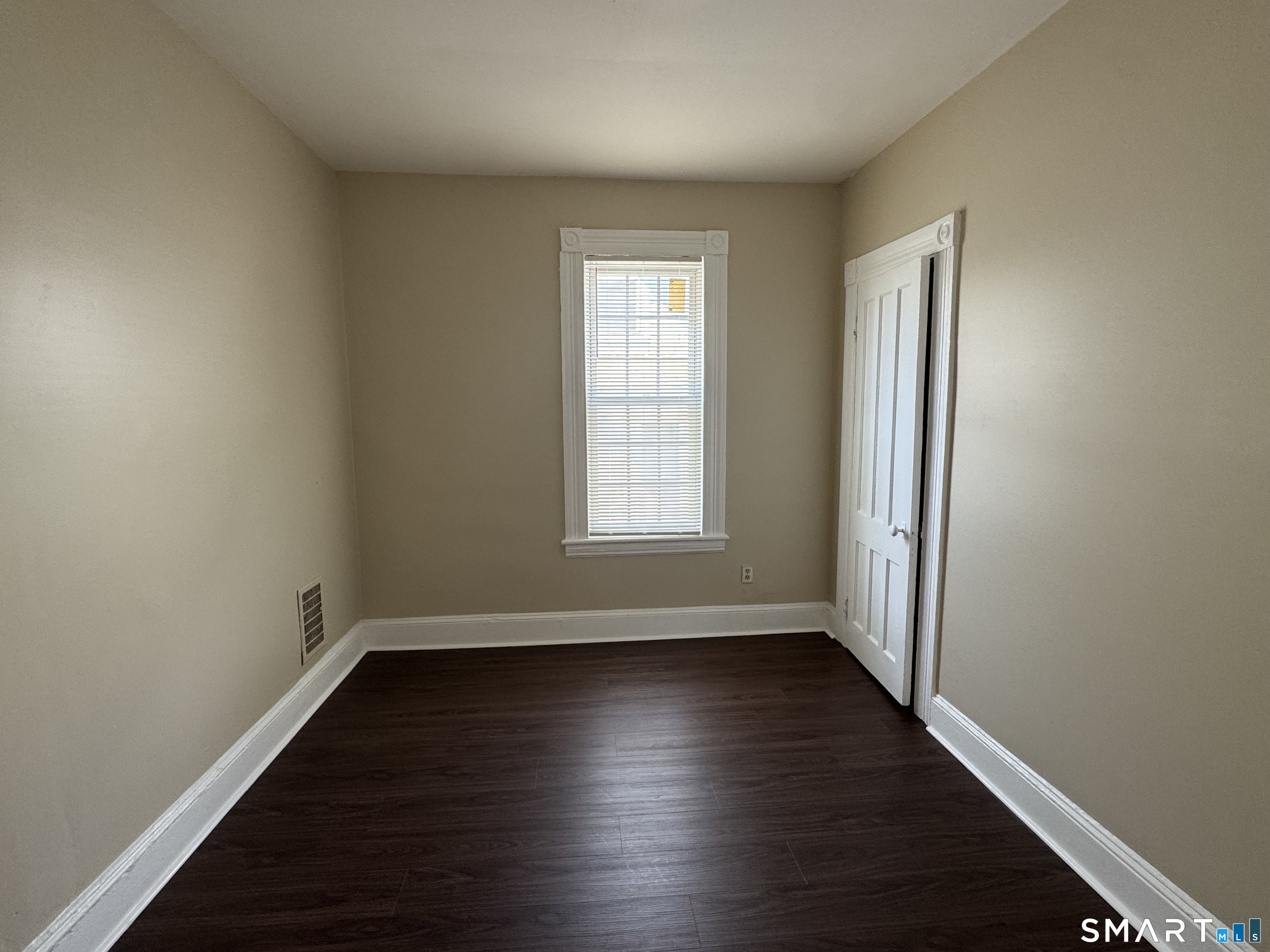 184 Pacific Street Bridgeport, CT 06604 - Photo 5 of 11