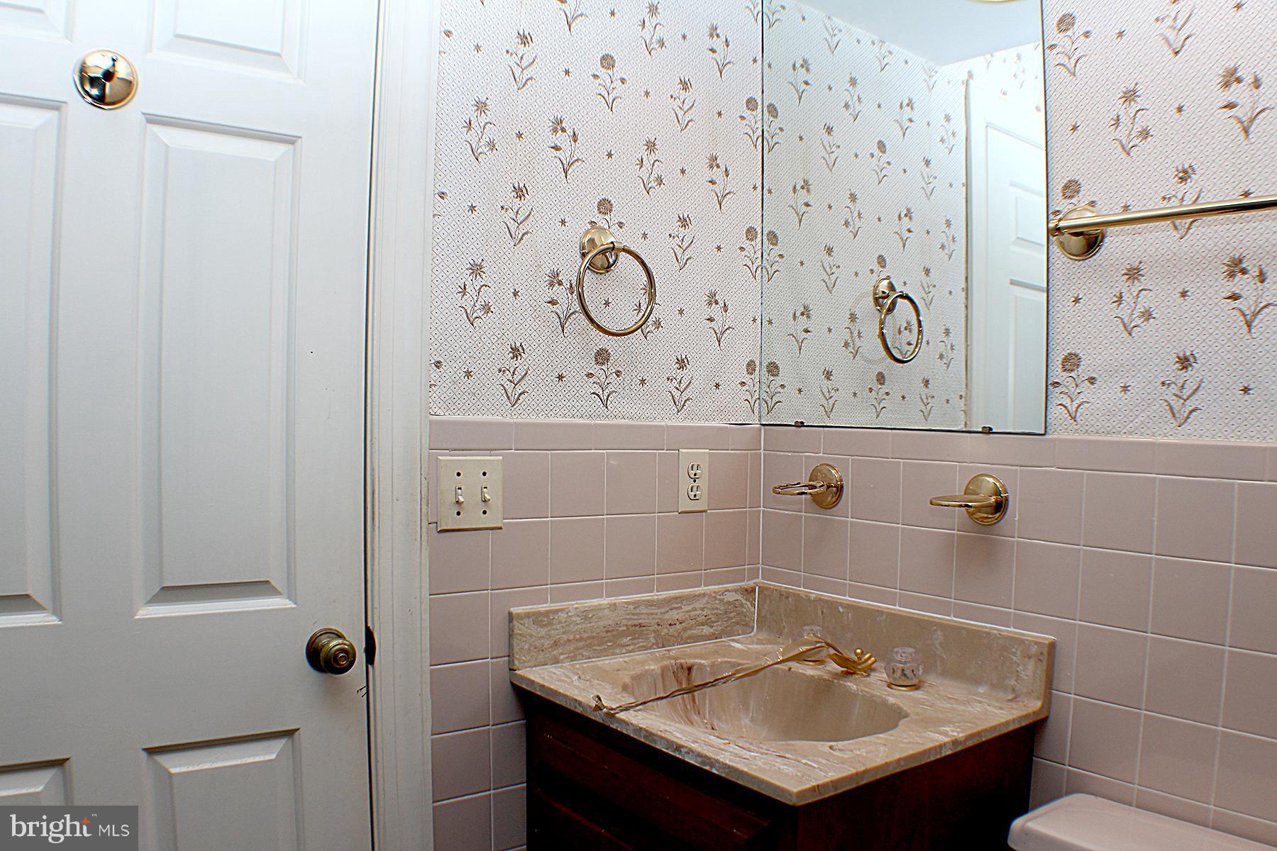 10900 Tara Road Rockville, MD 20854 - Photo 14 of 25 Half Bath