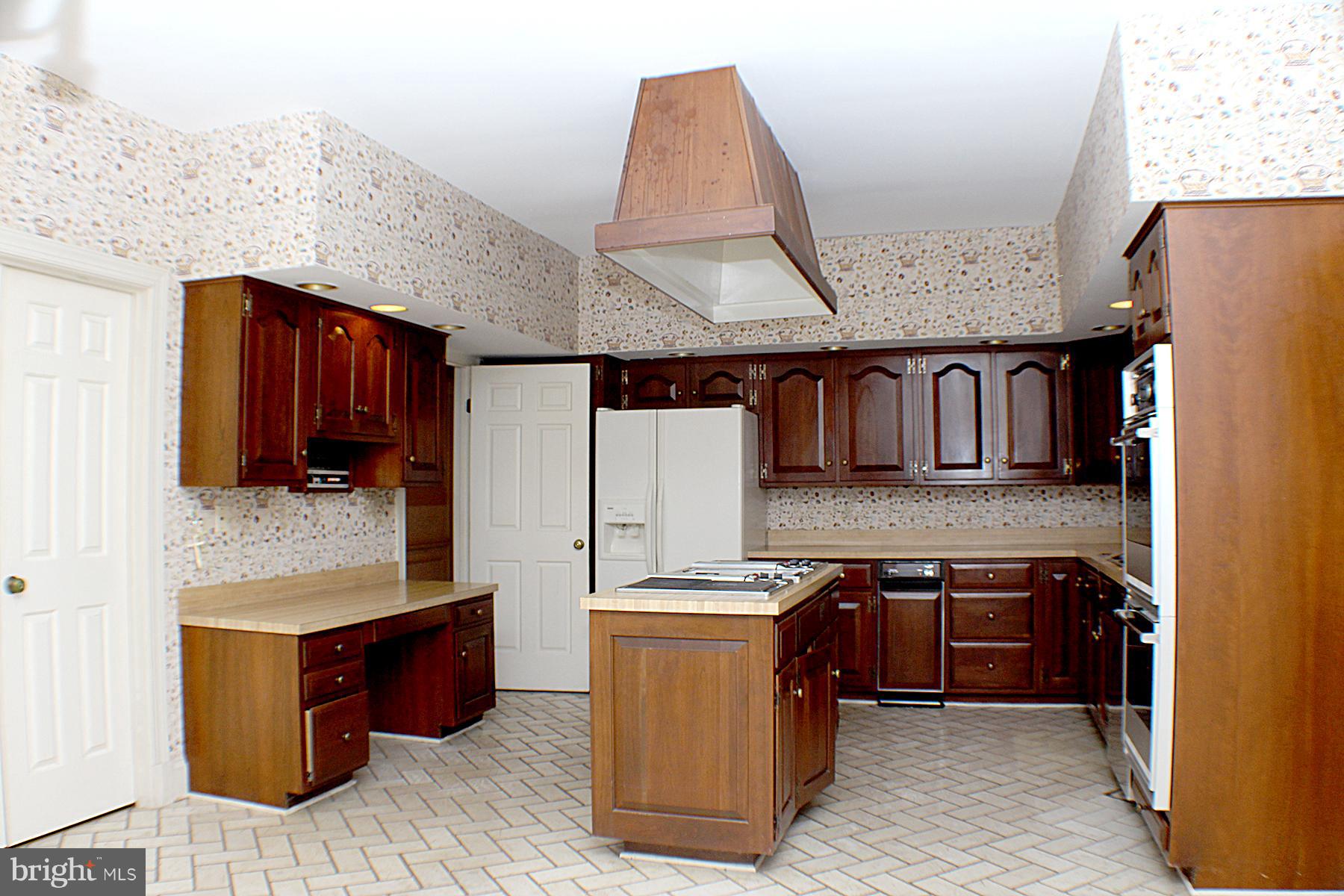 10900 Tara Road Rockville, MD 20854 - Photo 5 of 25 Kitchen