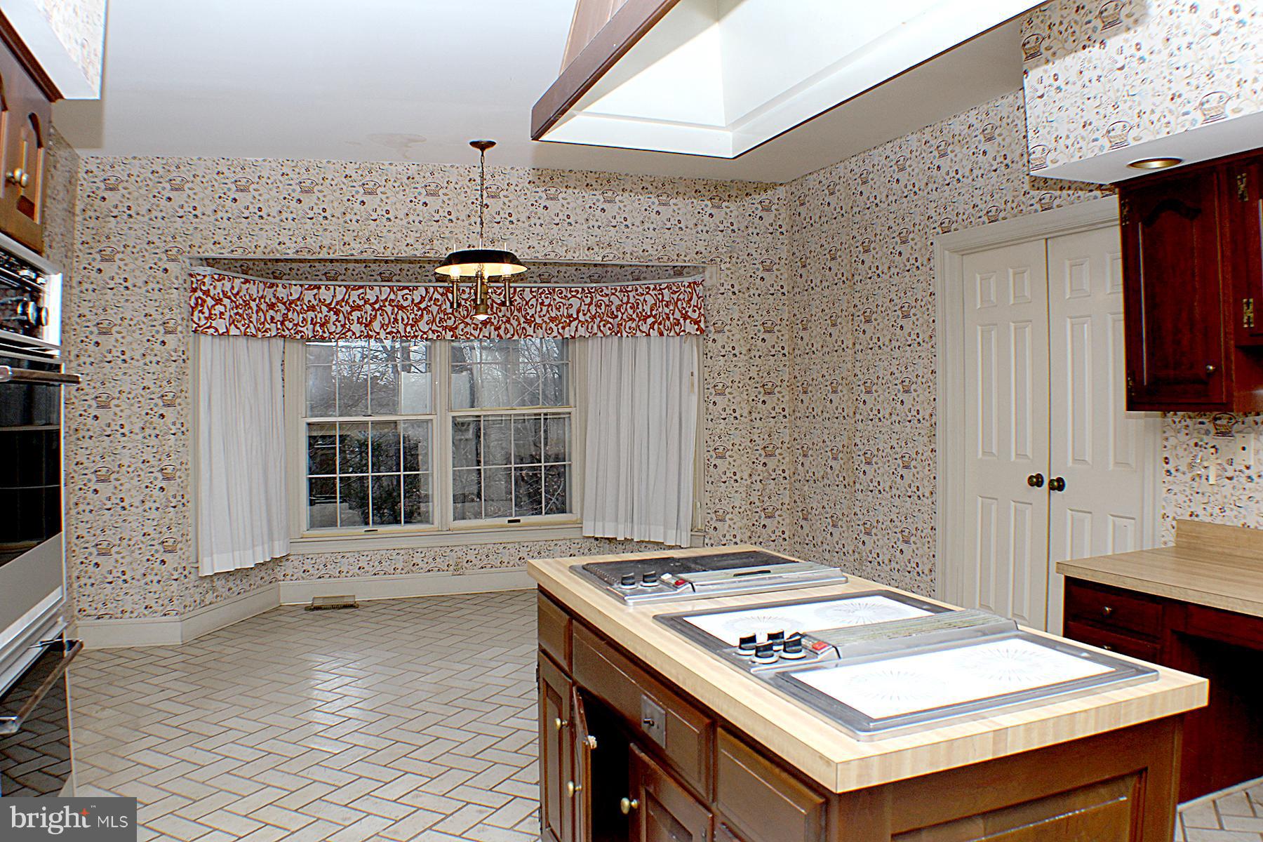 10900 Tara Road Rockville, MD 20854 - Photo 6 of 25 Kitchen Eat In