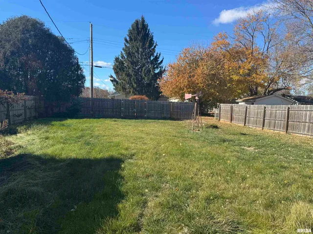 $30,000 | 202 West Burlington Street, St. David, IL 61563