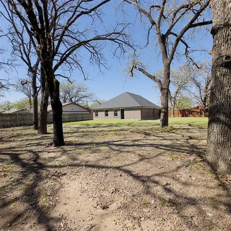 a view of a yard with a tree