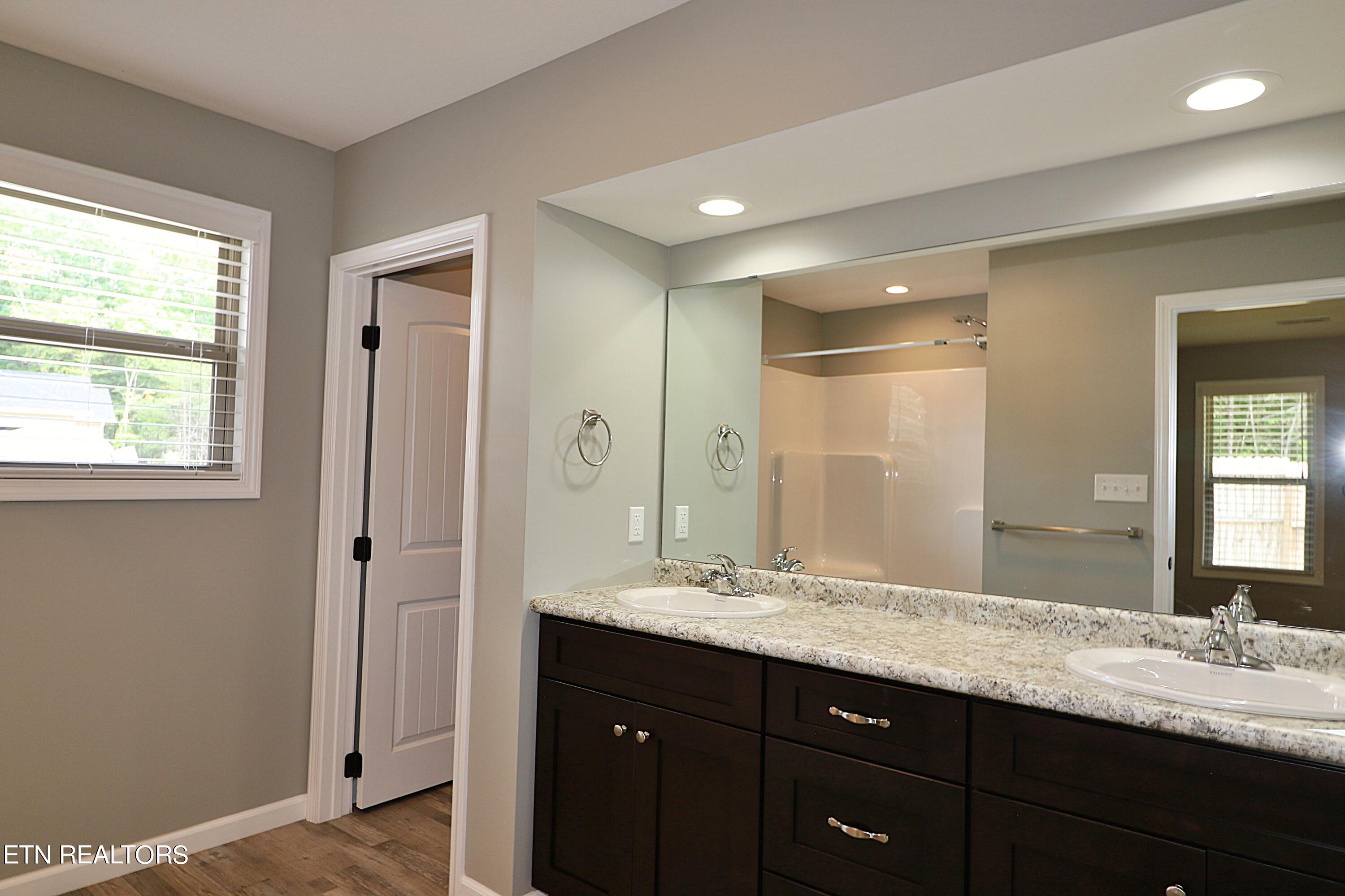 270 Kayla Lane Oneida, TN 37841 - Photo 37 of 56 094A4354