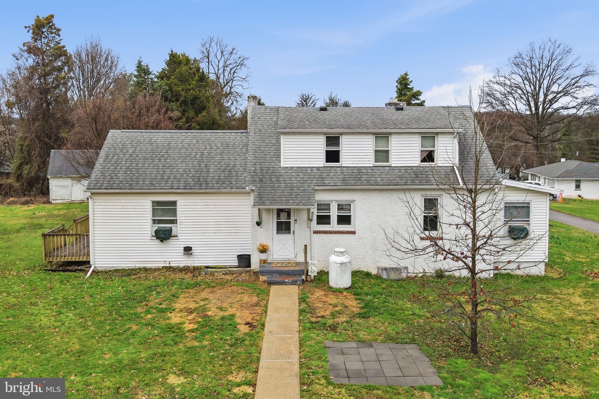 268 Ellicott Road Avondale, PA 19311 - Photo 2 of 42