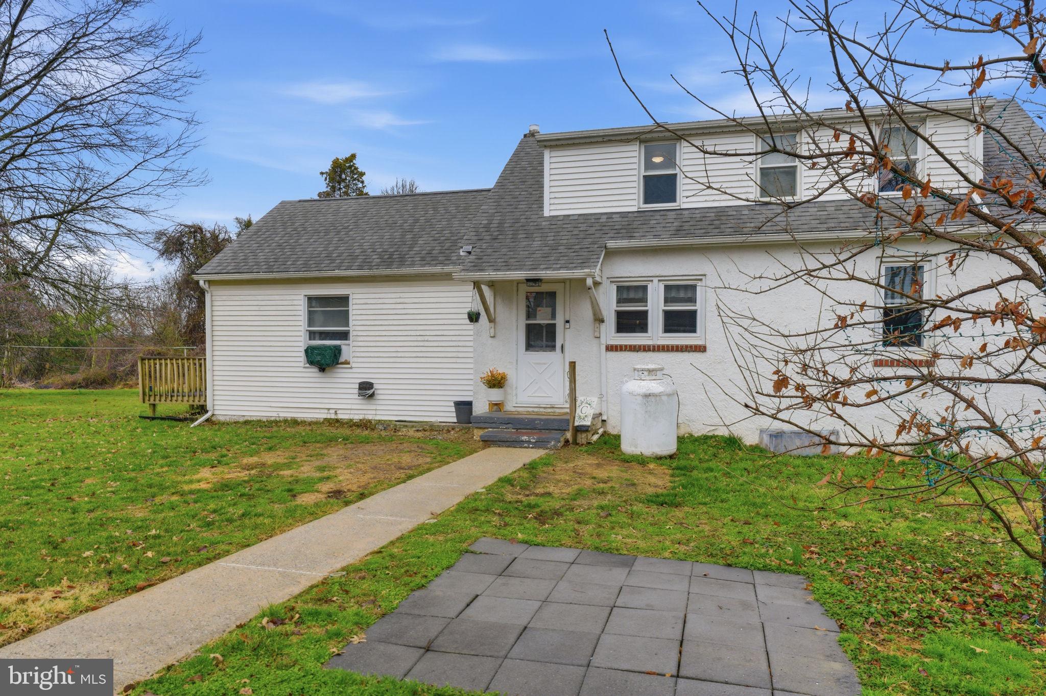 268 Ellicott Road Avondale, PA 19311 - Photo 3 of 42