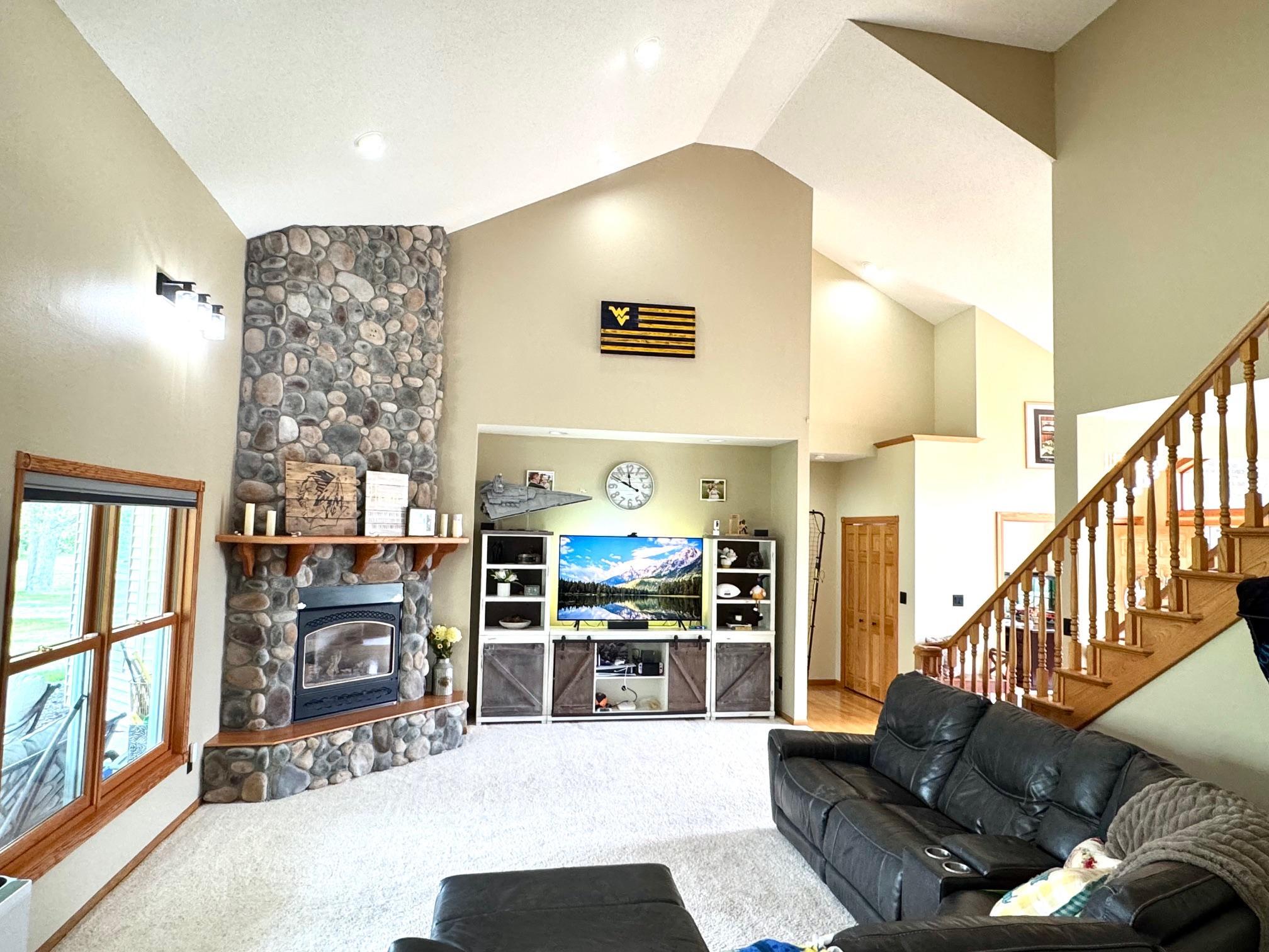 901 6th Street Southwest Roseau, MN 56751 - Photo 5 of 31