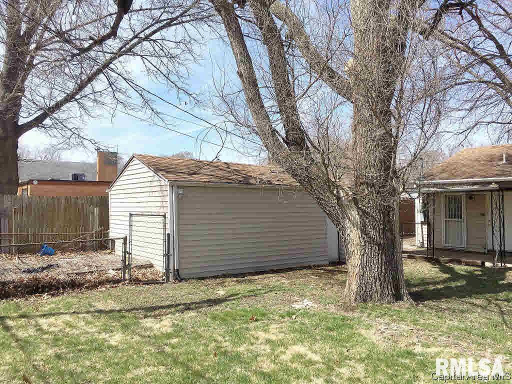 2406 East Wilshire Road Springfield, IL 62703 - Photo 5 of 22