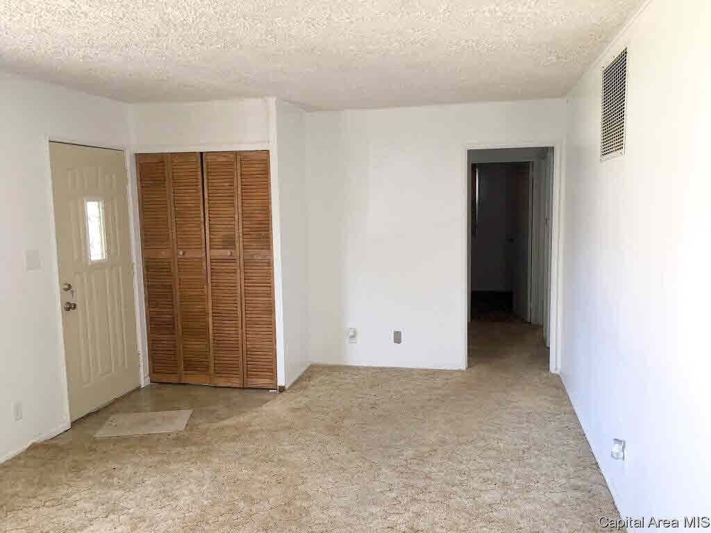2406 East Wilshire Road Springfield, IL 62703 - Photo 6 of 22
