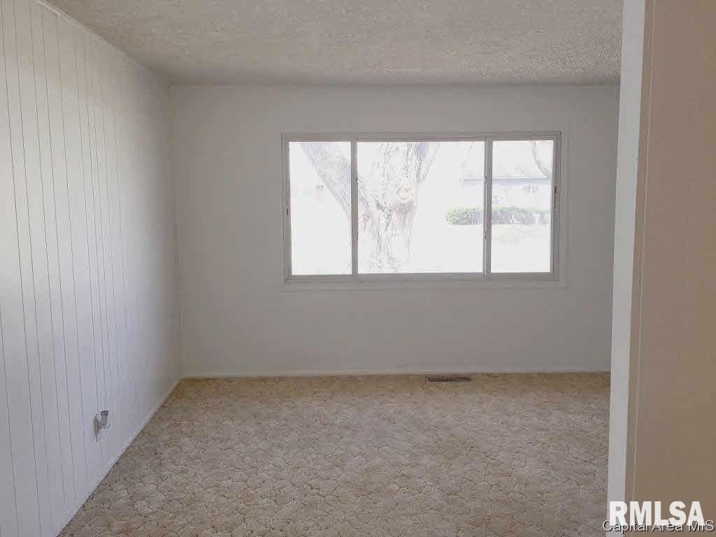 2406 East Wilshire Road Springfield, IL 62703 - Photo 8 of 22