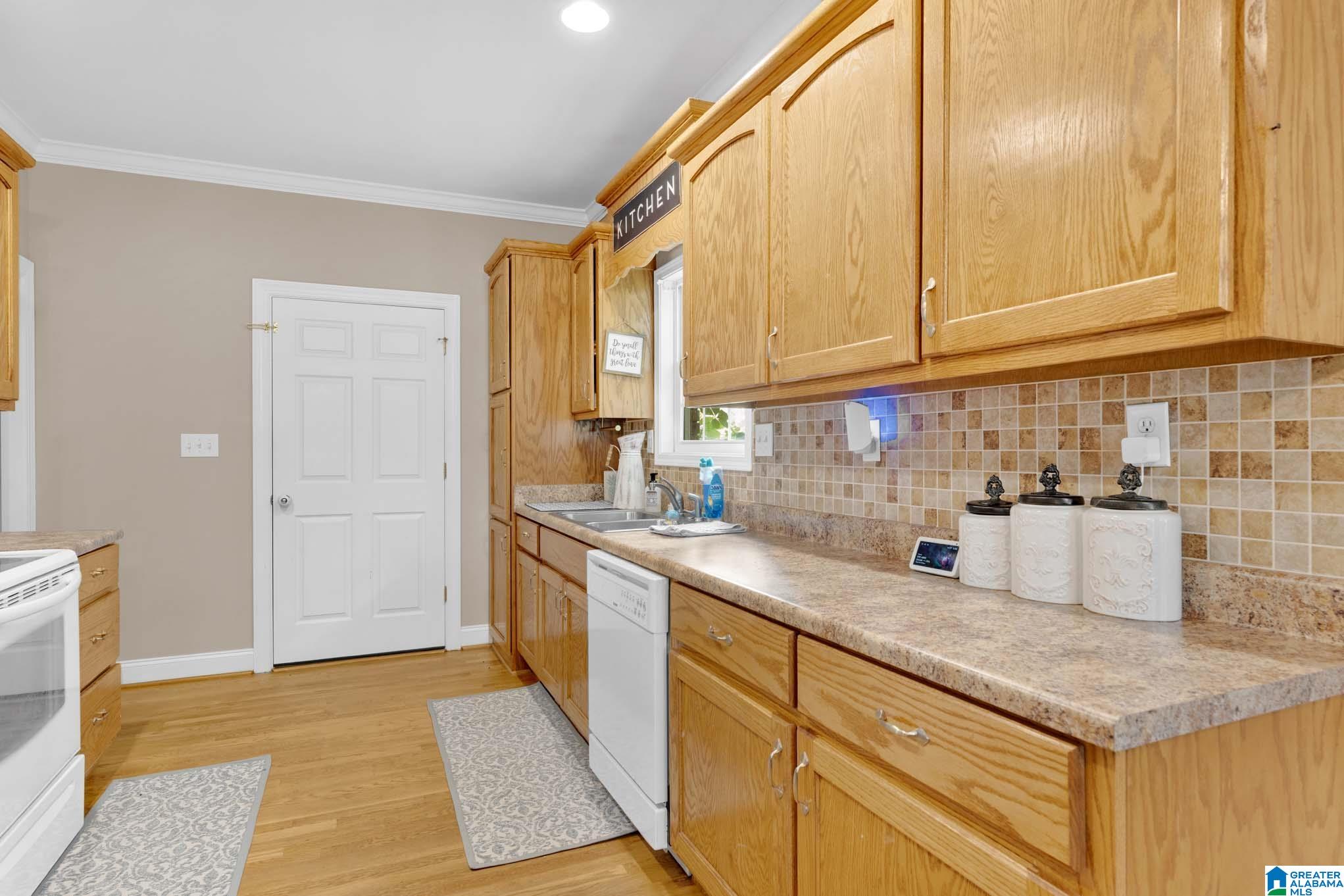 907 Spruce Road Oneonta, AL 35121 - Photo 6 of 37