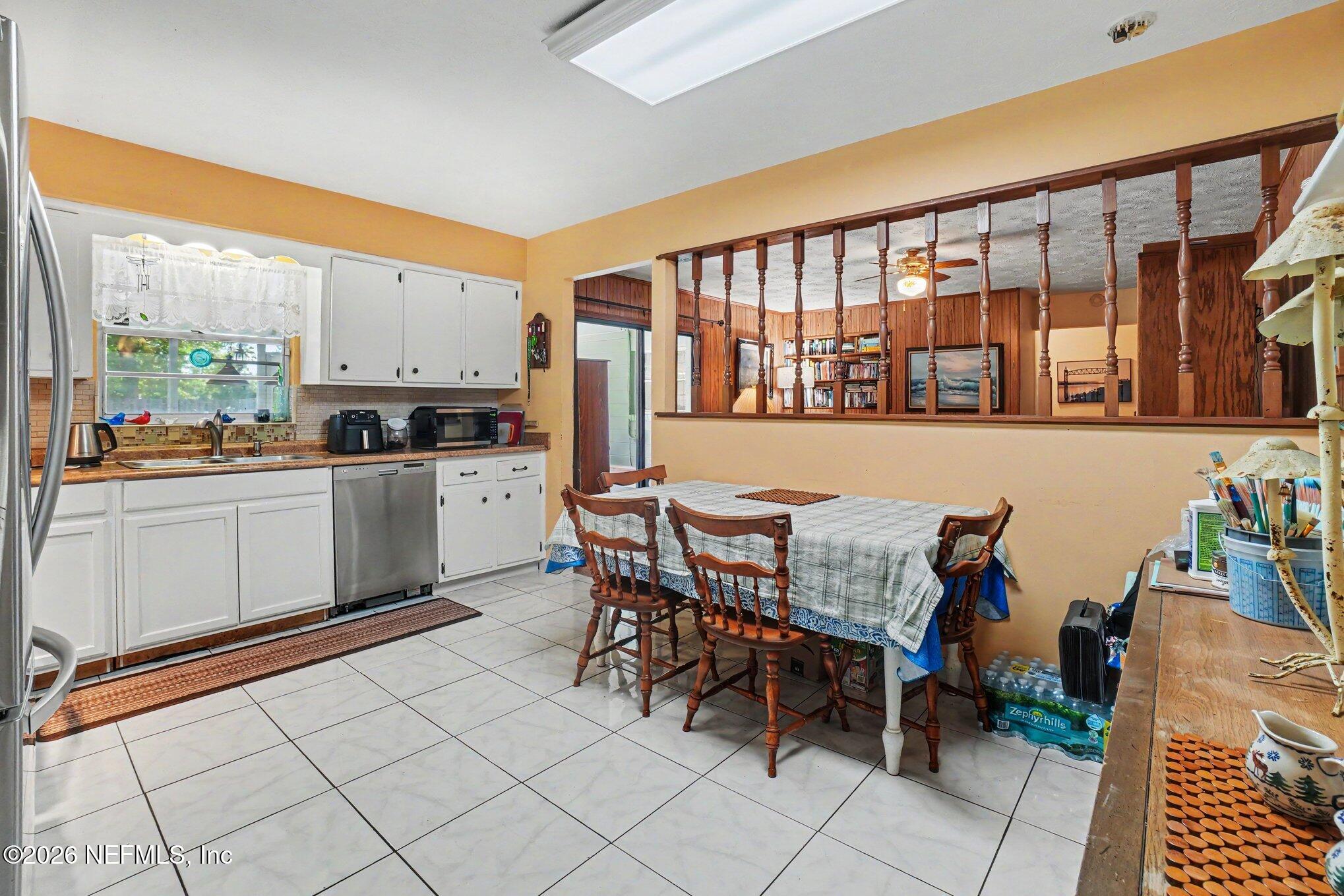 3934 Spring Glen Road Jacksonville, FL 32207 - Photo 7 of 29 007_file_4413
