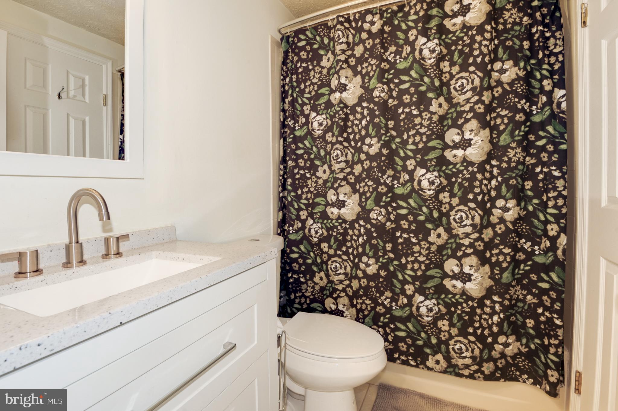 1598 Woodcrest Drive Reston, VA 20194 - Photo 20 of 34 Full Bathroom