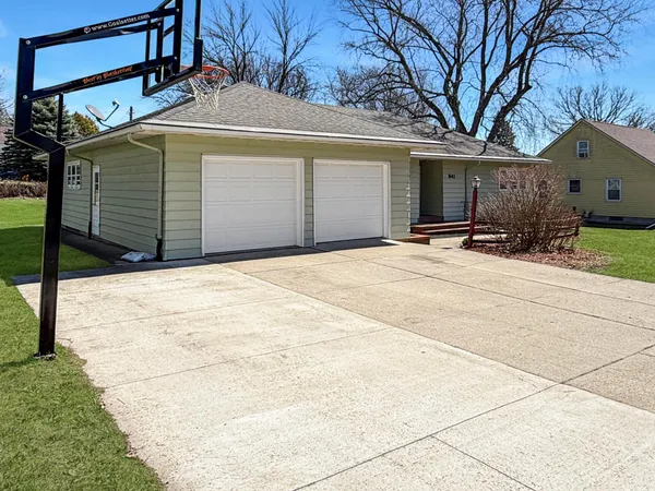 $269,500 | 841 Redwood Drive, Fairmont, MN 56031