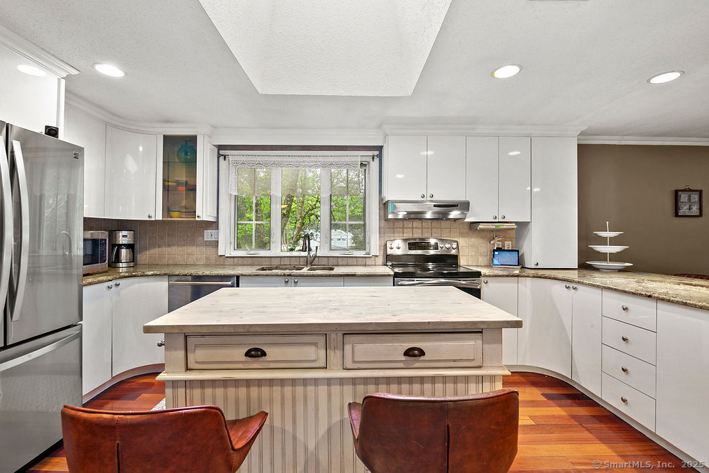 14 Ridgewood Road Avon, CT 06001 - Photo 6 of 35
