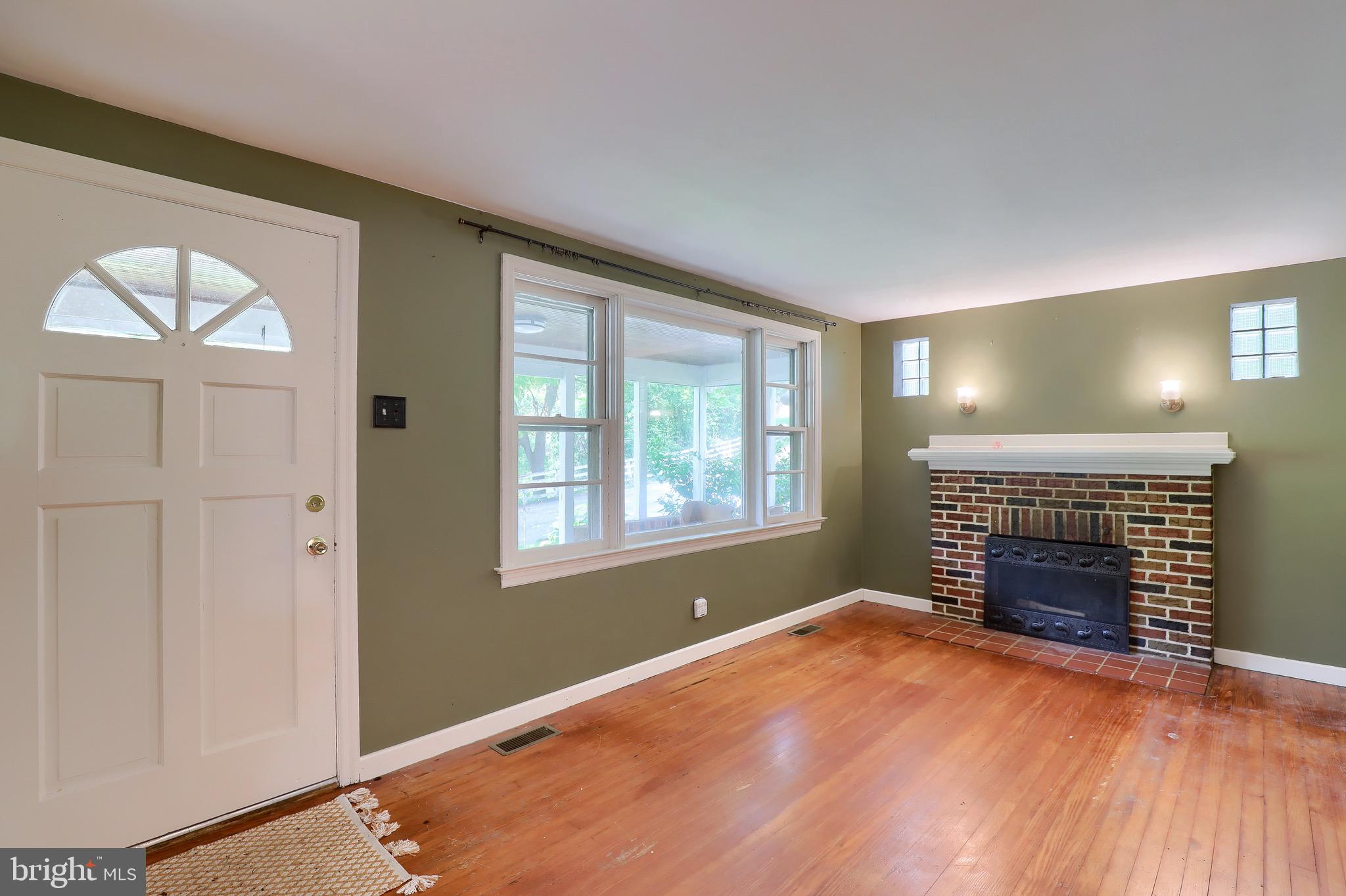 370 Green Valley Road York, PA 17403 - Photo 4 of 26 Gallery Image 4