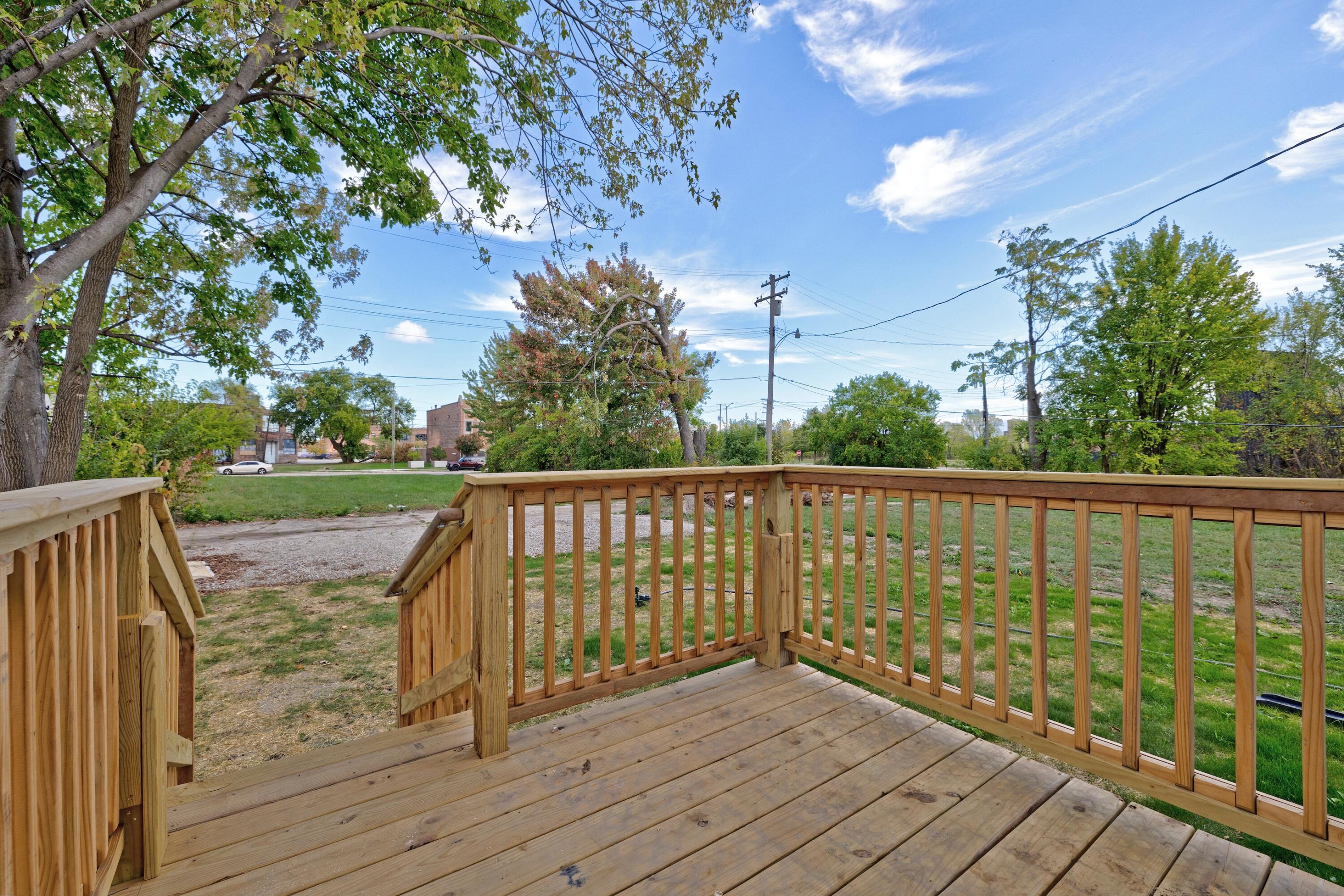6142 Commonwealth Street Detroit, MI 48208 - Photo 48 of 48 41) Back Deck