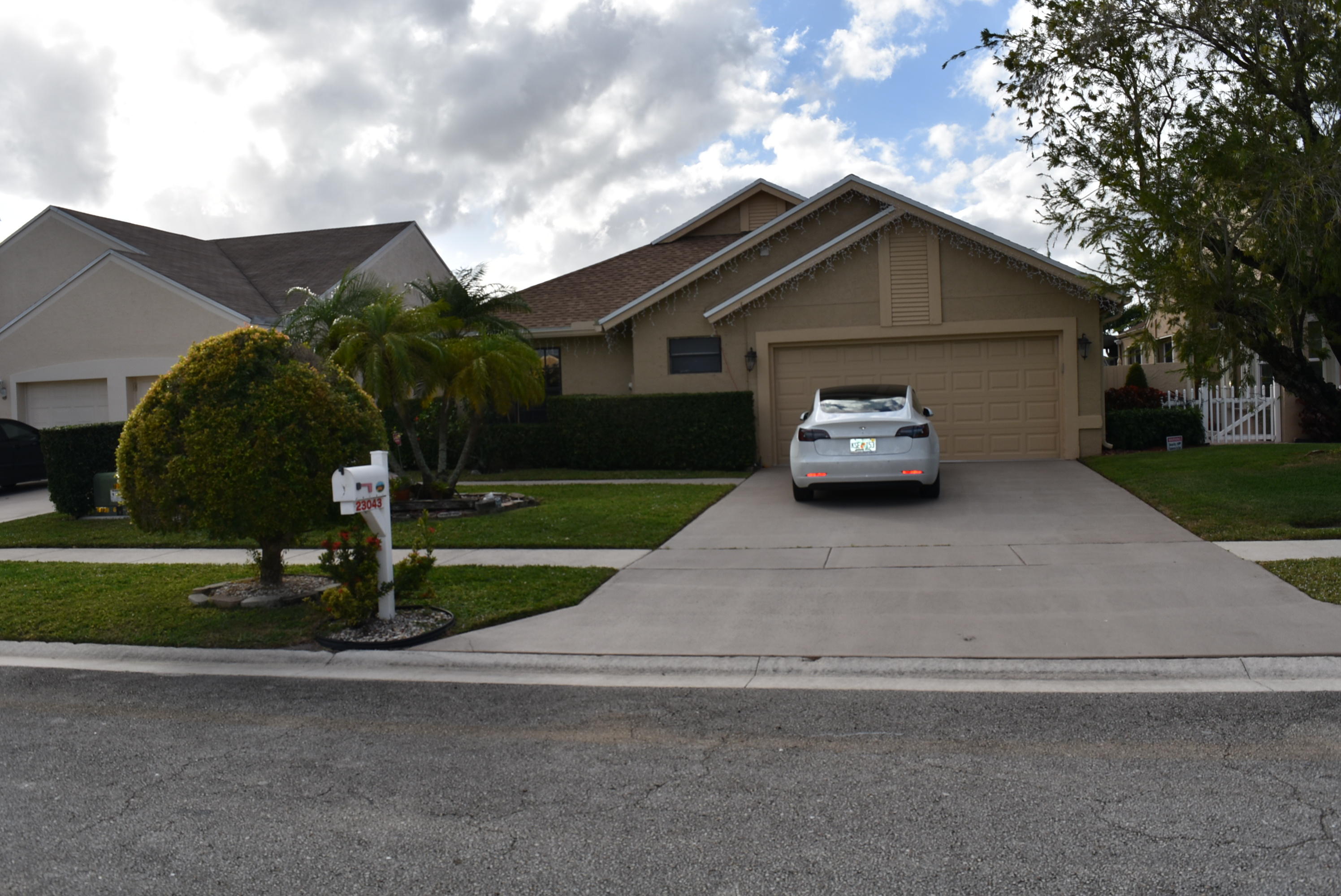 23043 Sunfield Drive Boca Raton, FL 33433 - Photo 4 of 34 DSC_3798