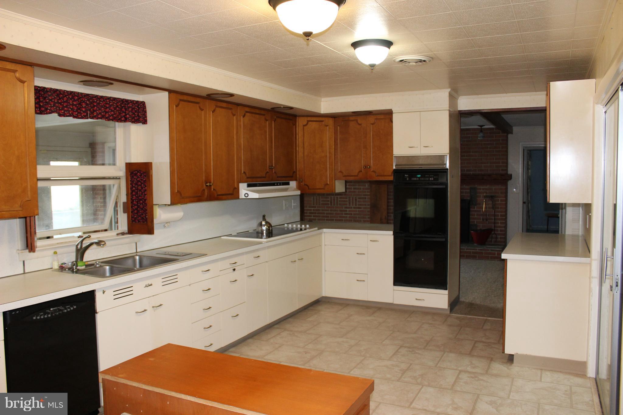 24 Carrolls Tract Road Fairfield, PA 17320 - Photo 13 of 47 Kitchen with St. Charles cabinets