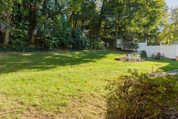 22 Holly Road Braintree, MA 02184 - Photo 4 of 28 Gallery Image 4