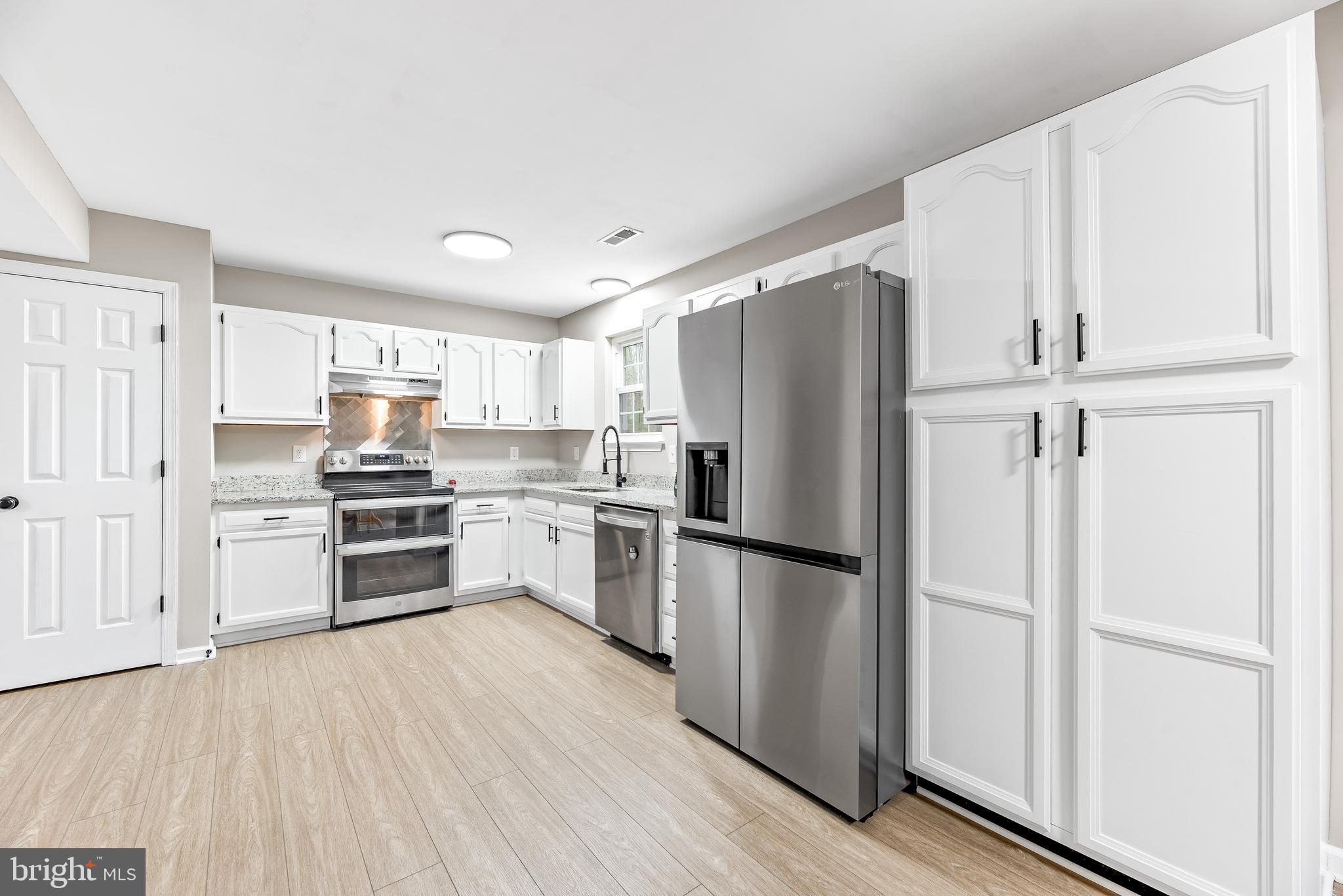 25696 Ricky Drive Hollywood, MD 20636 - Photo 21 of 44 Entertainer's Kitchen